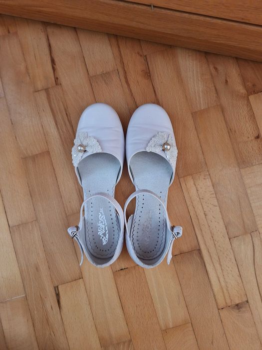 BUTY komunijne dziewczęce roz. 34 dł. wkładki 22,5 cm Jak Nowe