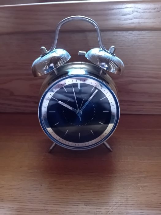 Budzik srebrno czarny