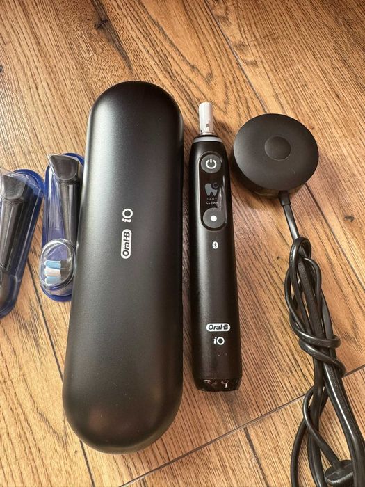 Szczoteczka soniczna Oral-b IO8 czarna