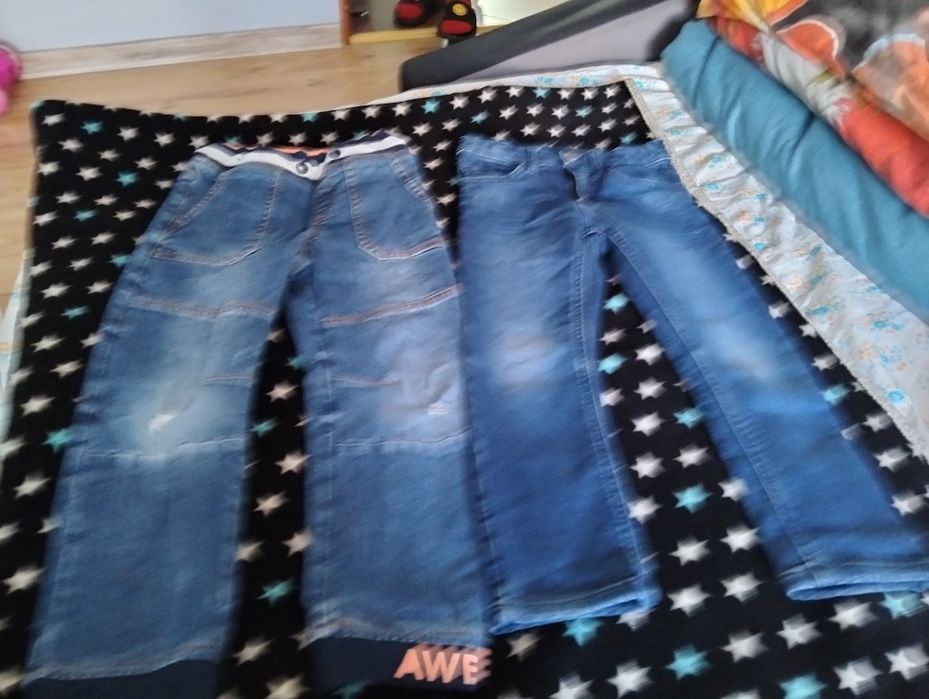 Spodnie i bluzki chłopięce