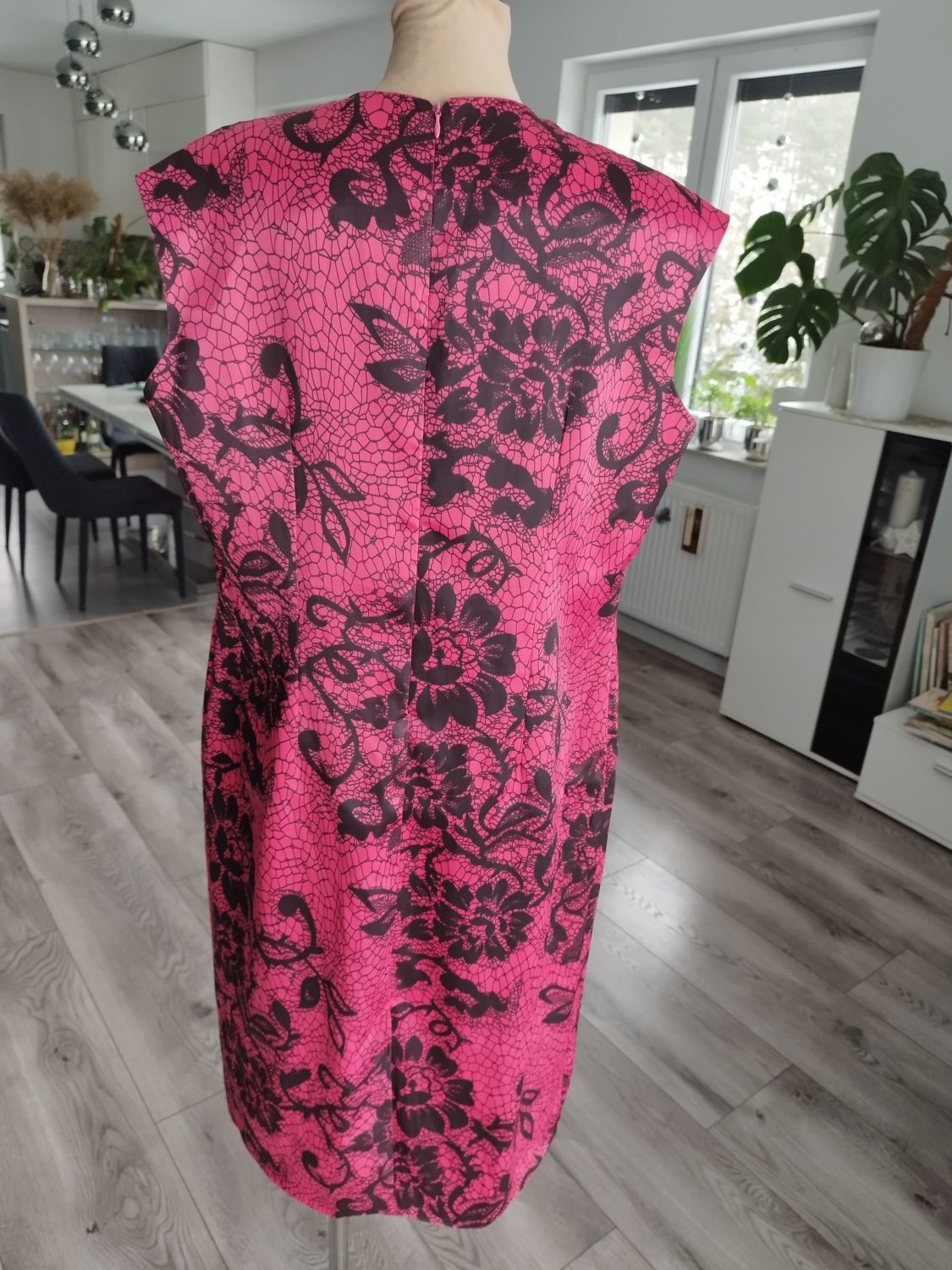 R.48 różowa sukienka we wzory plus size