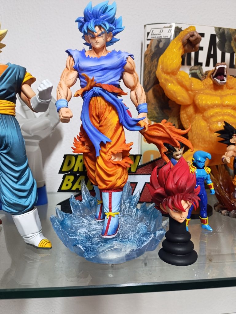 Várias figuras Dragon ball