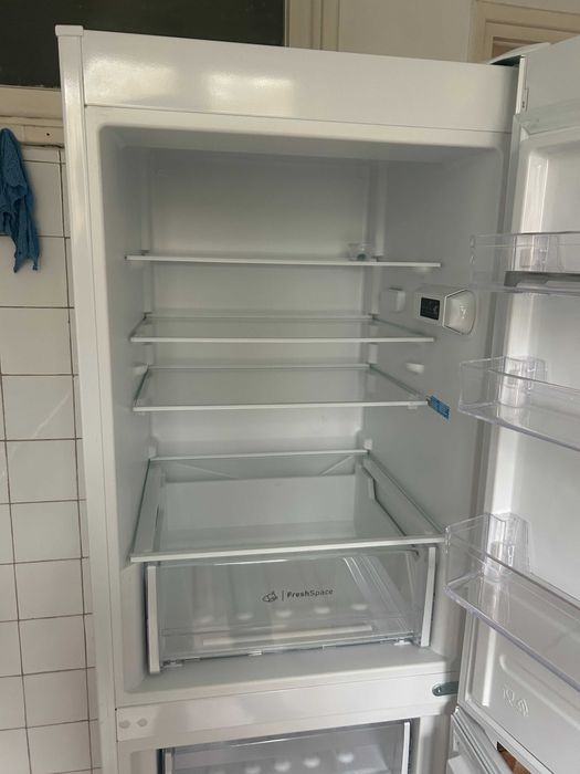 Nowa lodówka, praktycznie nie używana