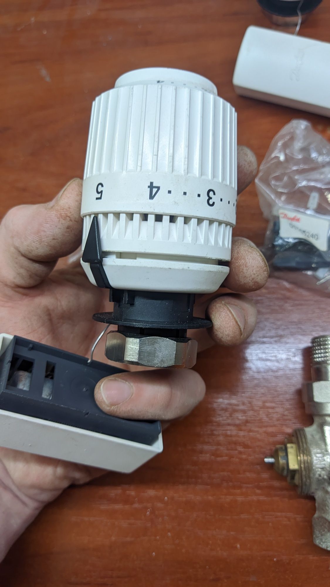 Термоголовки + крани Danfoss 1/2 дюйми на радіатор батарею