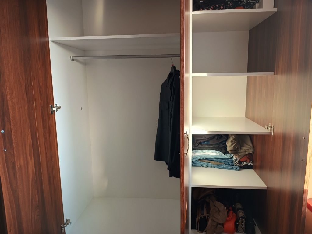Duża szafa do sypialni