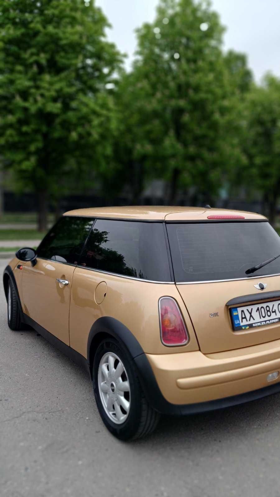 Золотиста перлина чекає свого нового власника! MINI Cooper,  2004 рік.