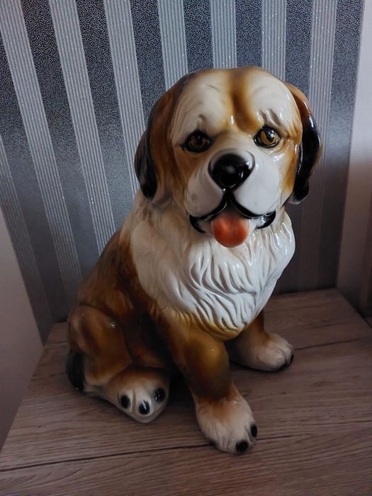 Stara figura z porcelany psa