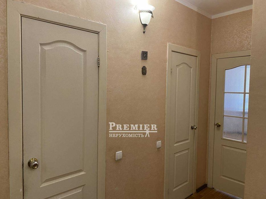 продам трихкімнатну квартиру 94 кв.м на Ак. Сахарова