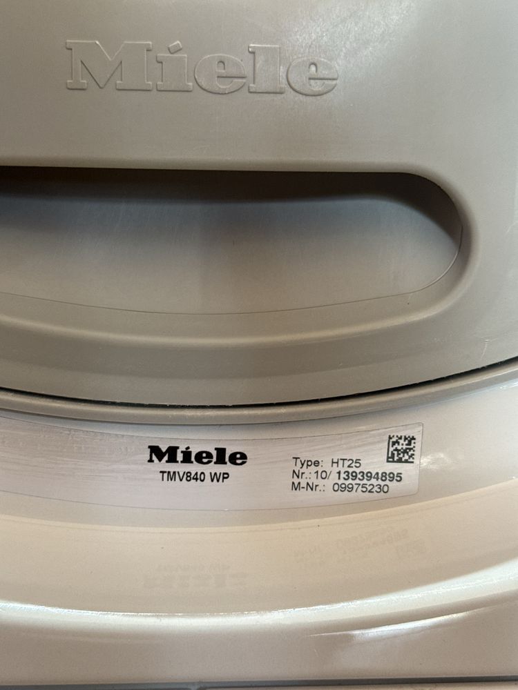 Сушильна машина Miele TMV840WP