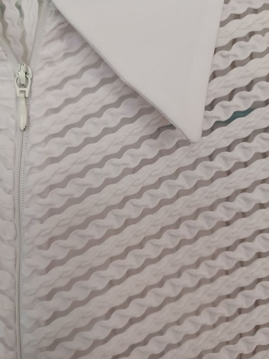 Sprzedam białą dziewczęcą bluzkę