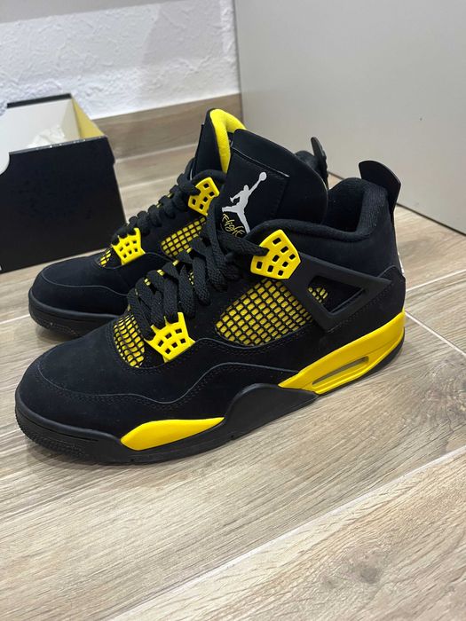 Air Jordan 4 Thunder (2023)