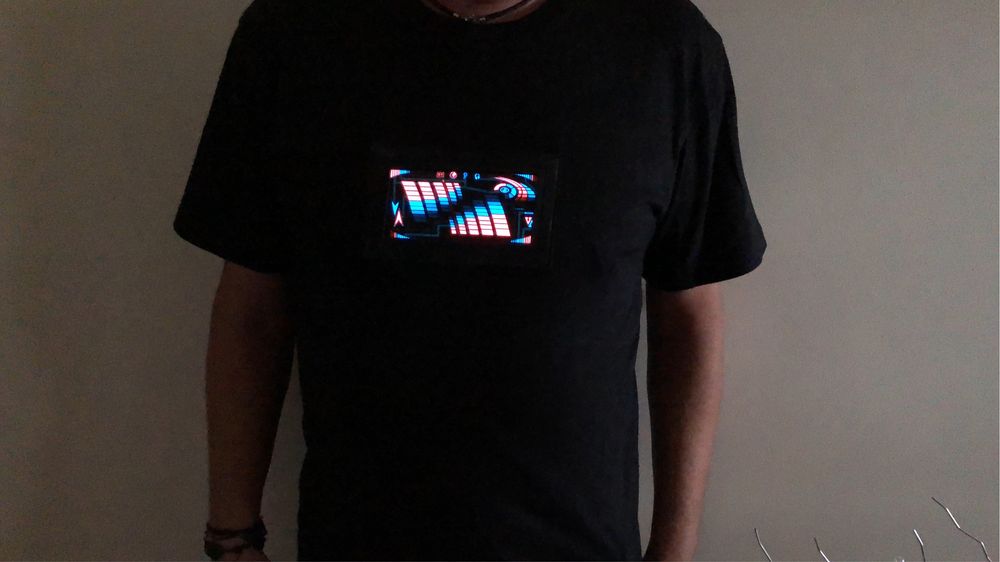 T shirt interactiva; reage ao som; ideal para DJ’s