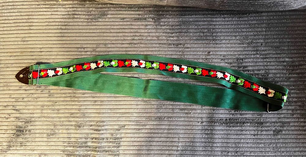 Pasek do gitary kolorowy. NOWY. 2 sztuki. Cena za  komplet 40 zł