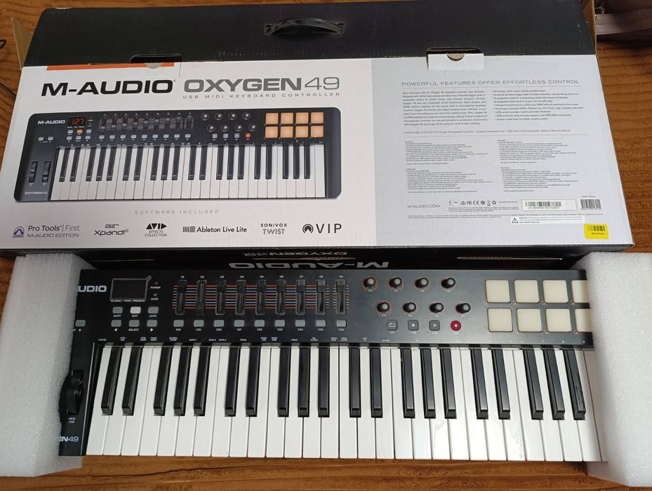 Синтезатор музичний