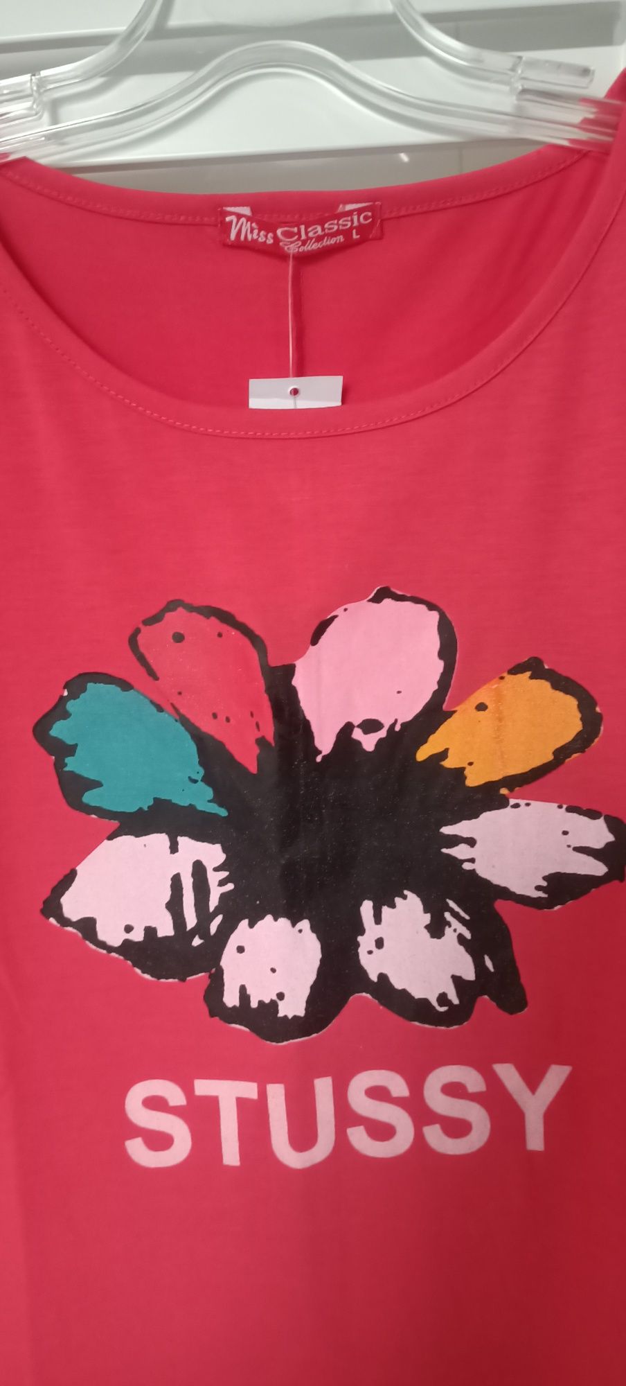 Koszulka z kwiatem.