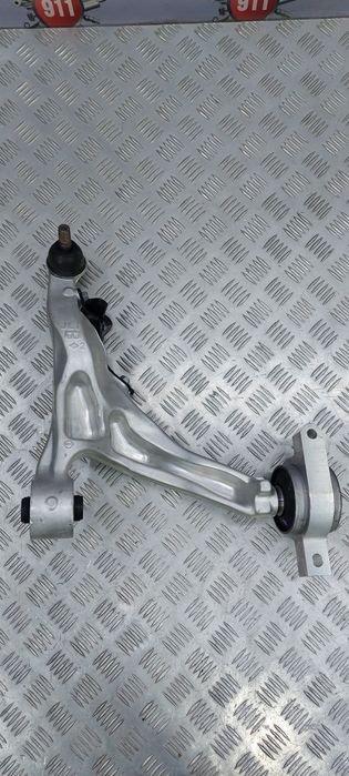 Важіль передній лівий нижній RWD на Infiniti Q50