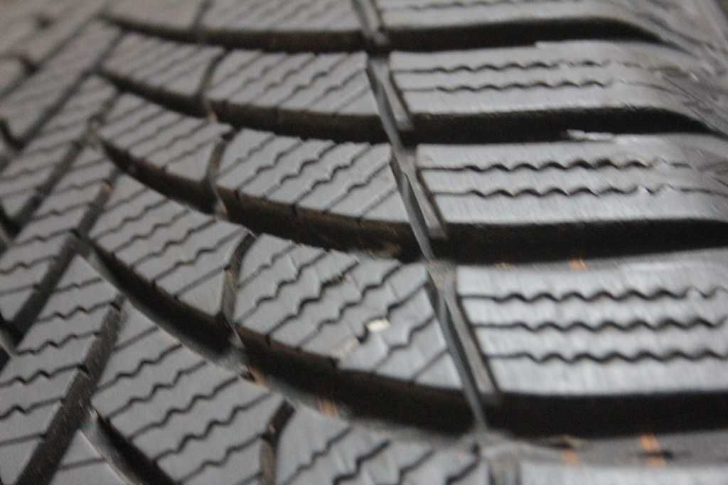 215/55/17 Semperit Speed-Grip 5 215/55 R17 98V XL 2021r