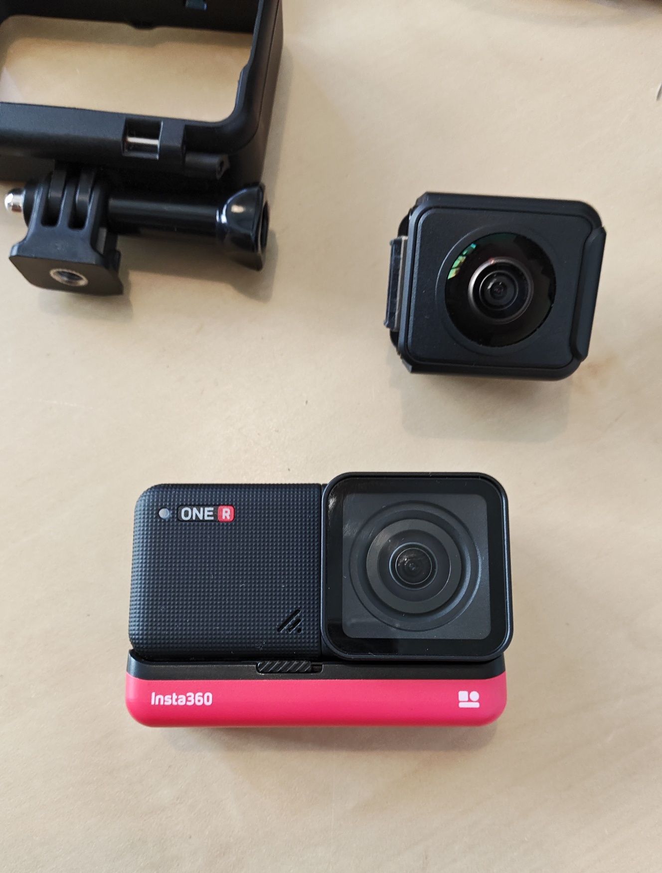 Câmera INSTA 360 One R