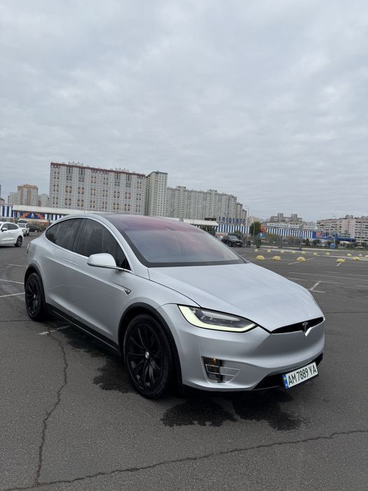 Тесла модел Х 90D максимальная комплектация 3 рядная