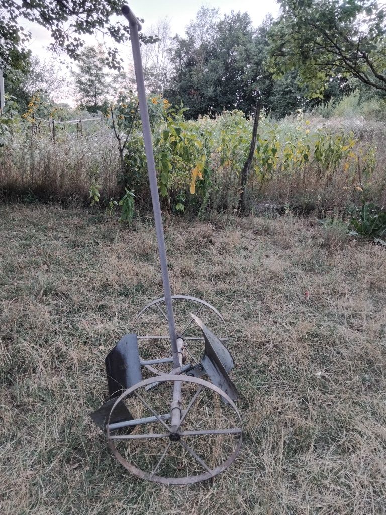 Плуг ручний універсальний