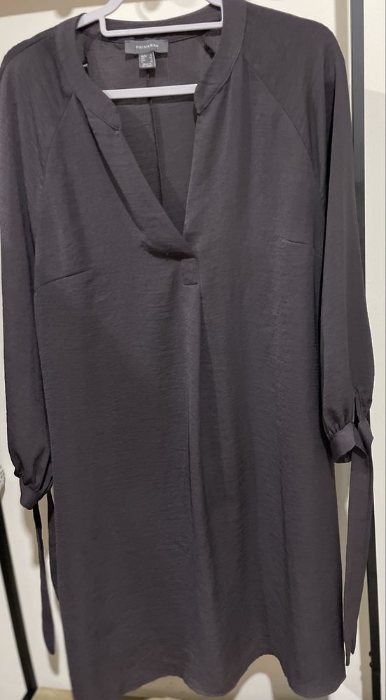 Vestidos para desocupar roupeiro.