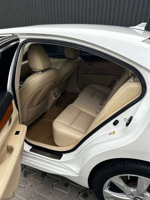 Lexus ES -300 гарний стан