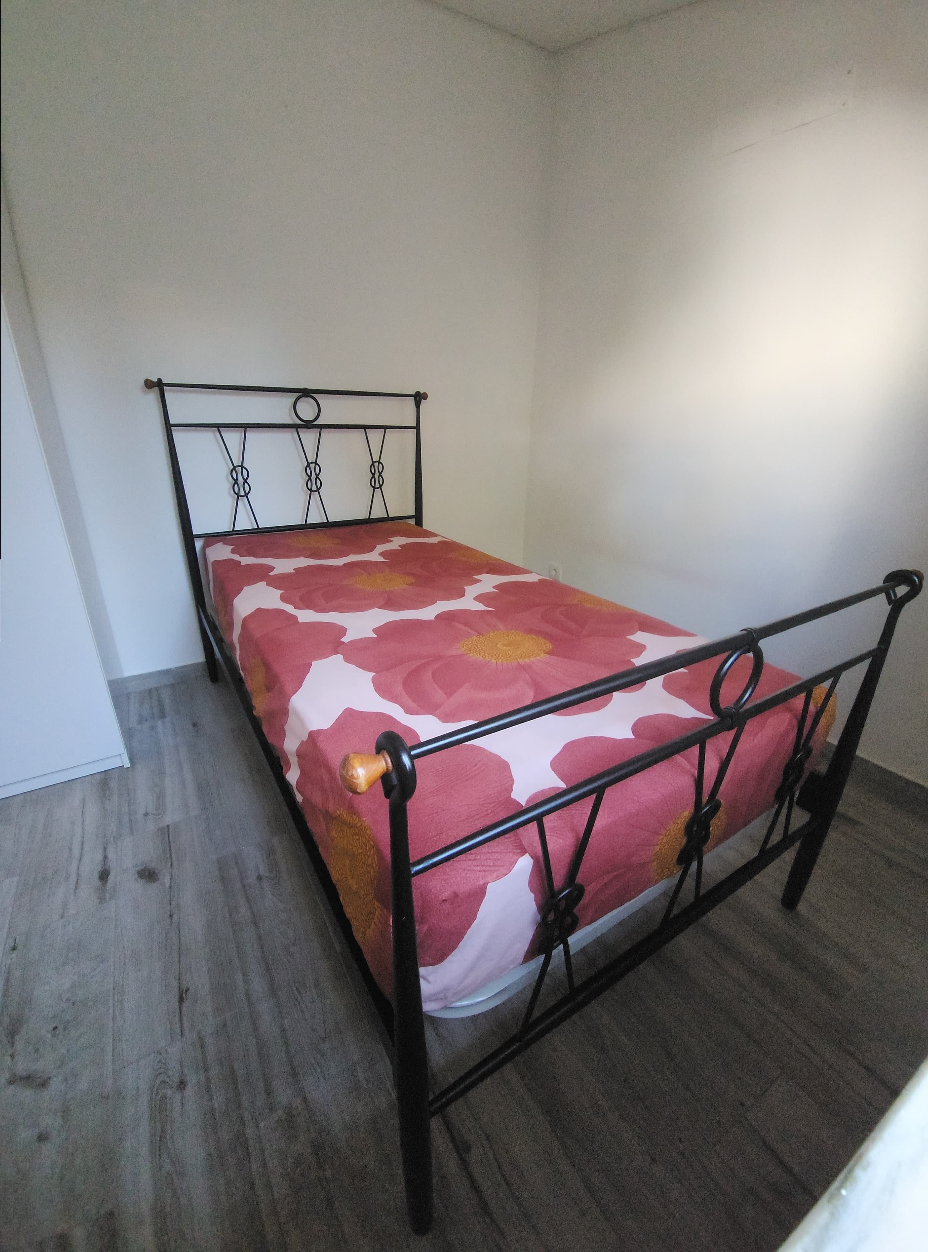 Cama solteiro ferro