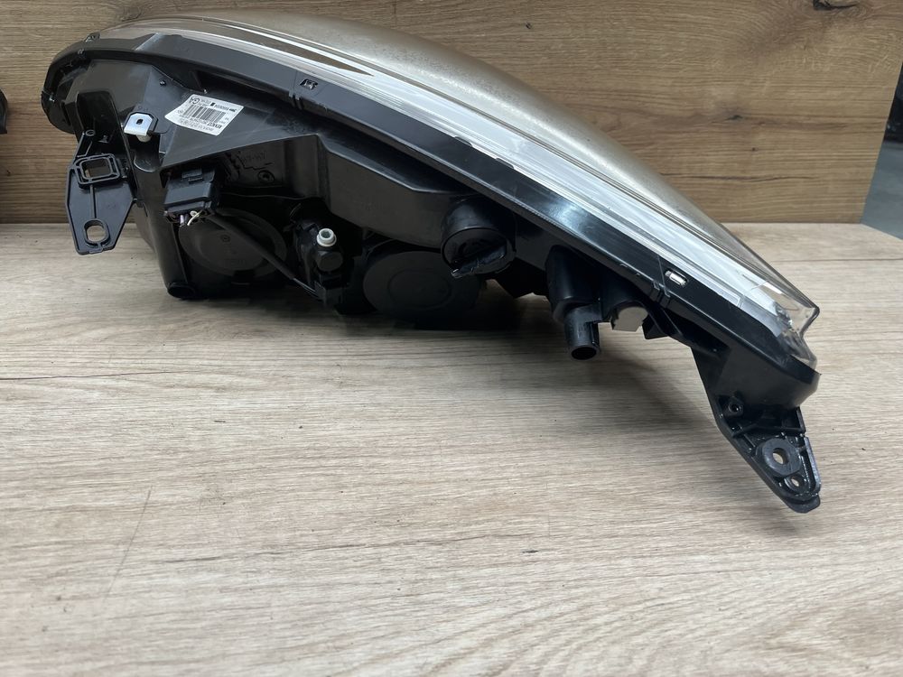 Lampa/reflektor przedni lewy prawy Renault Scenic III Lift