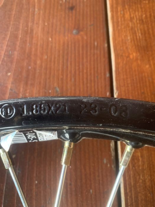 Передне колесо мотоцикла 1.85-21