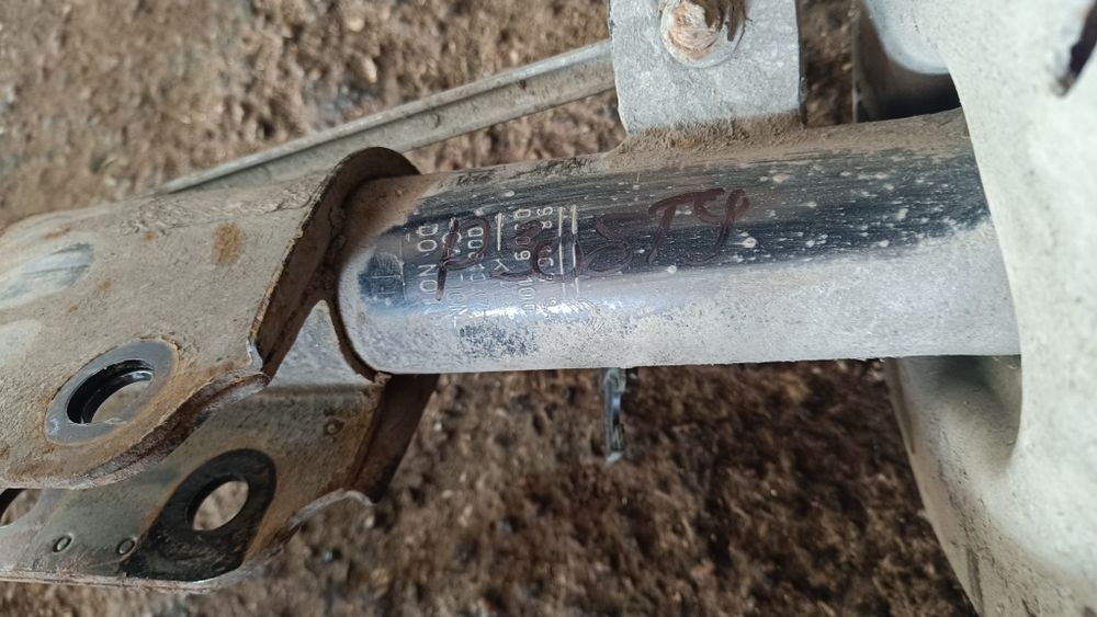 Стойкі передні амортизатори взборі Пежо 308 т9 2016р