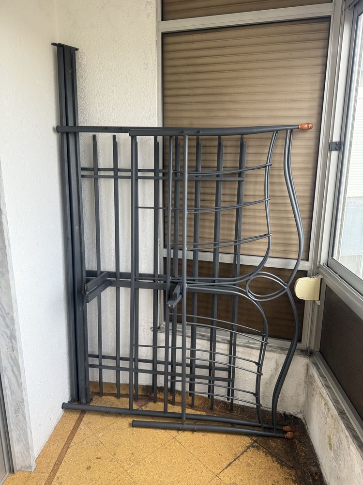 Cama de casal de ferro