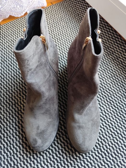 Nowe Szare botki z kamykiem rozmiar 41