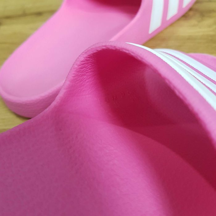 Adidas дитячі шльопанці тапки р. 35