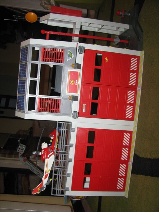 Remiza straż pożarna playmobil z wyposażeniem helikopter fire station