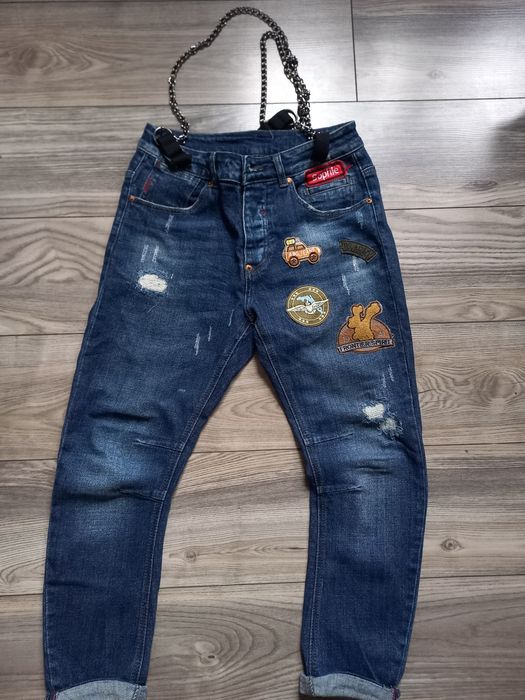boyfriend jeans z detalami