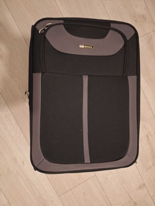 Walizka podróżna średnia