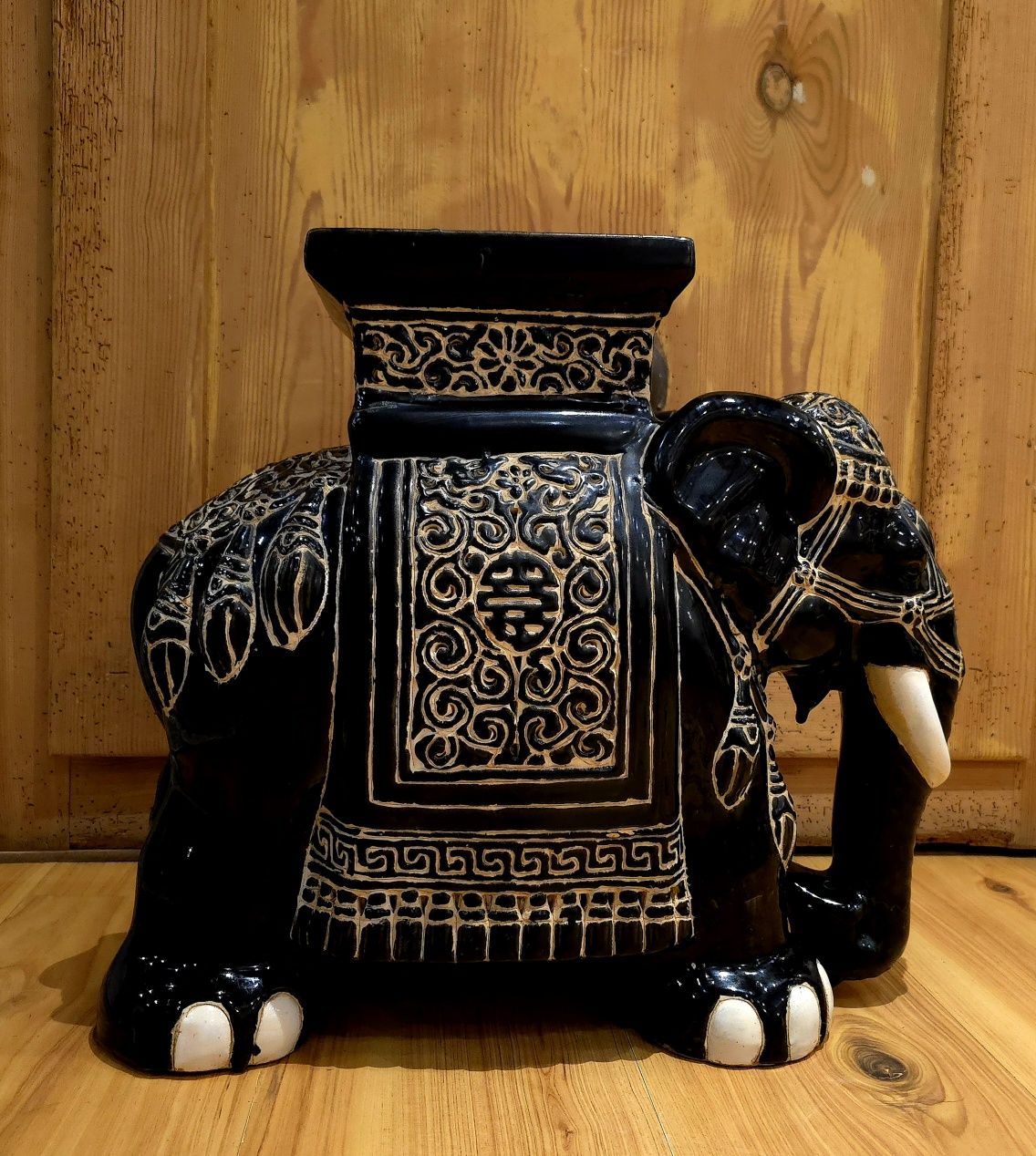 Ceramiczny słoń kwietnik postument