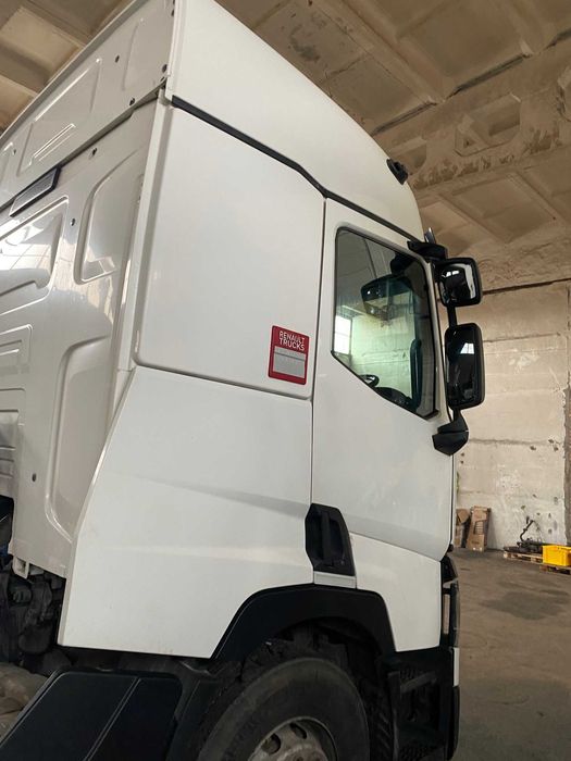 Кришка бардачка багажного відсіку Renault T Truck Range Gama Euro 6