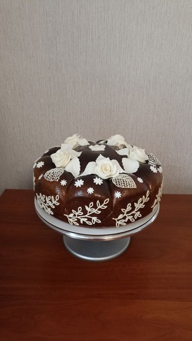Коровай святковий, коровай ювілейний, шишки весільні, паска домашня.