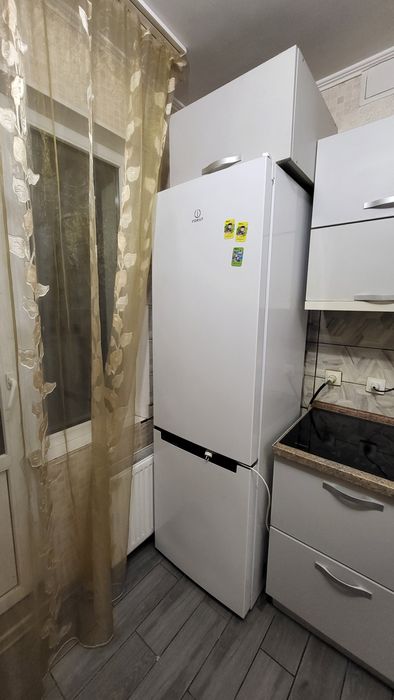 Холодильник Indesit
