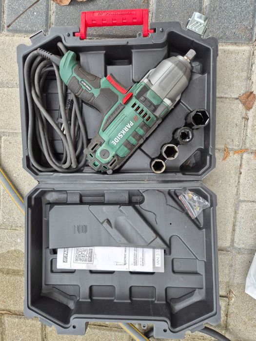 Elektryczny klucz udarowy do odkręcania kół