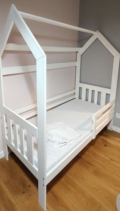 Łóżko Domek 160x80 dla dzieci białe + materac