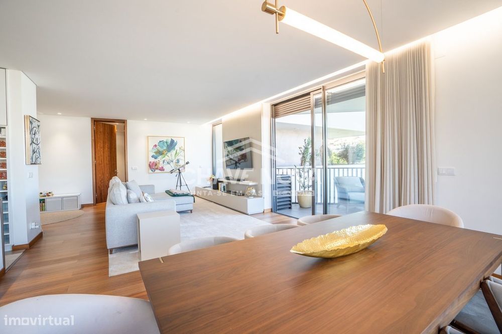 T3 Como Novo c/ Terraço e Garagem Box em Santa Maria da Feira