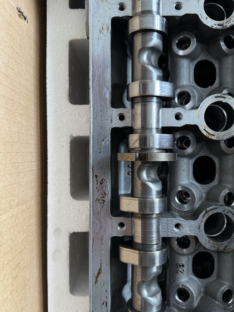Głowica z wałkami 1.8 tsi CDAA