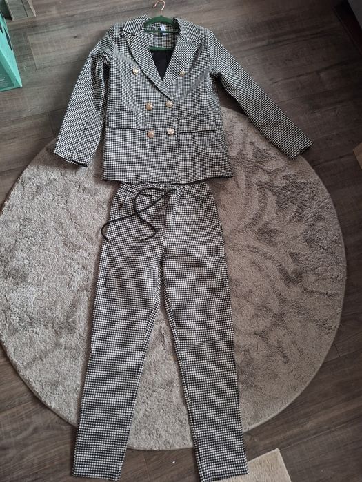 Garnitur damski w pepitke w rozmiarze M