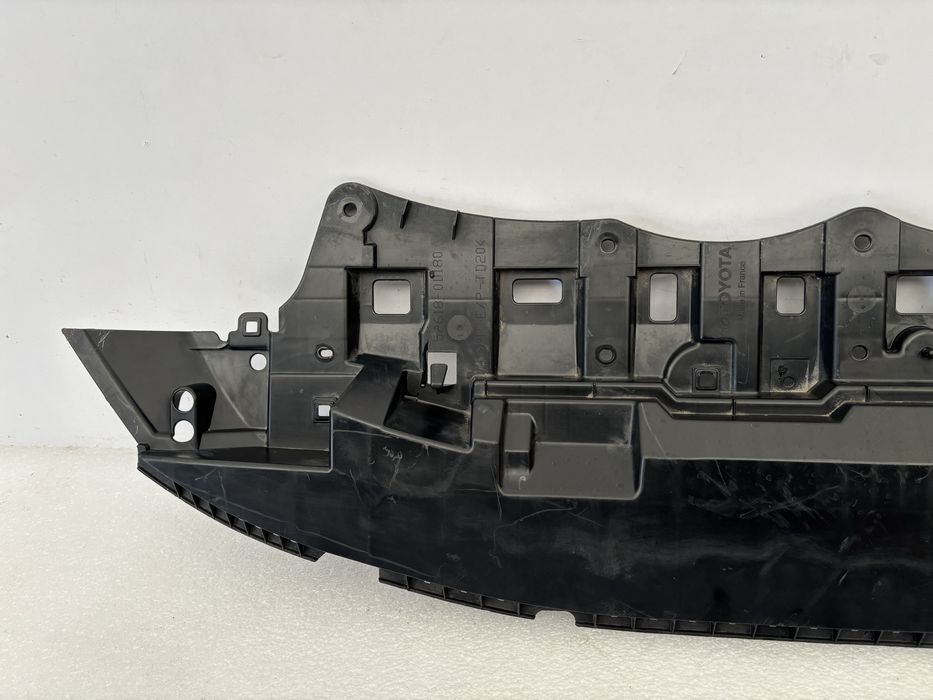 Toyota Yaris Cross 20- płyta osłona pod zderzak zderzaka przód dolna