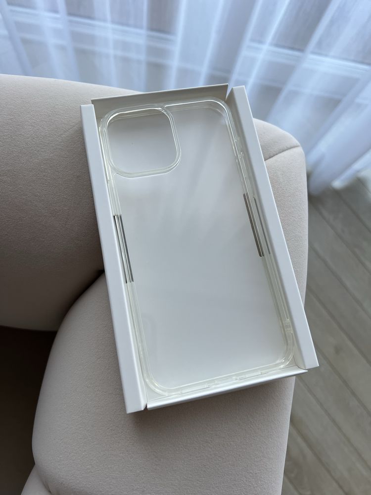 Nowe etui Phantom Glass Case marki XQISIT do Apple iPhone 13 Pro Max