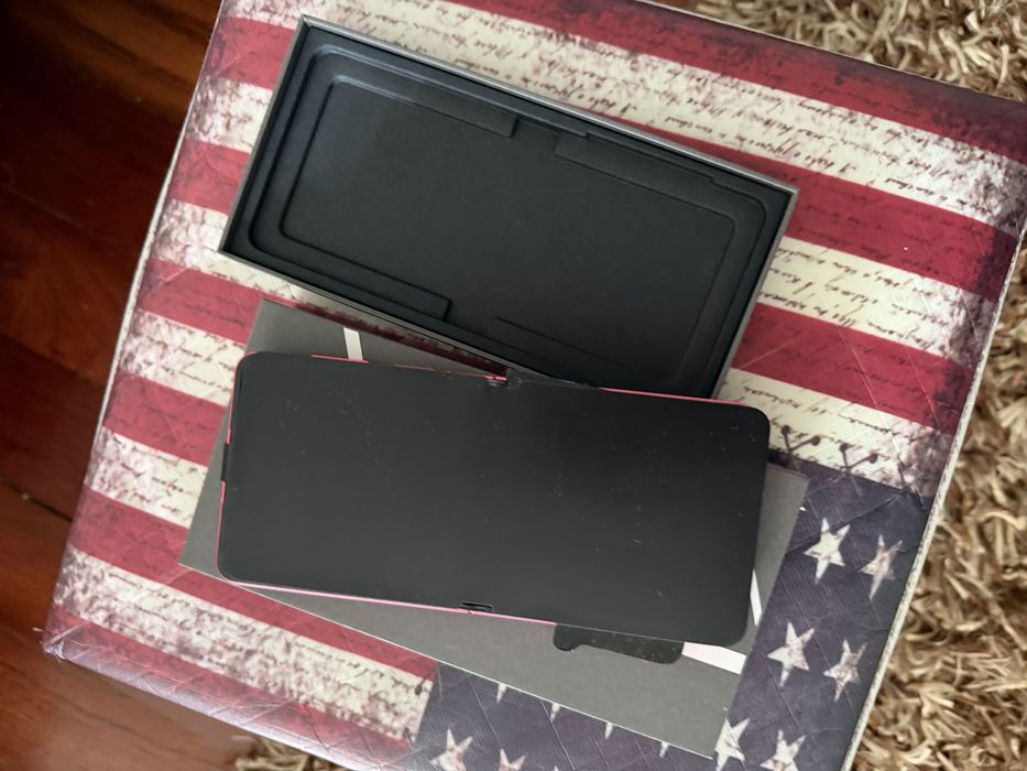 Samsung Zflip 7 red 512gb