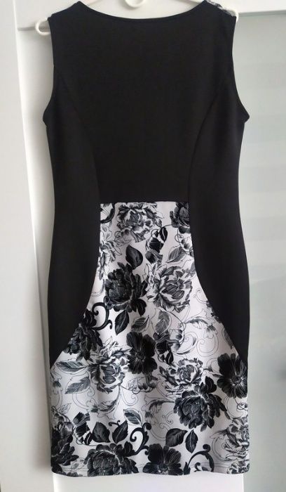 Biało- czarna sukienka midi w kwiaty M/L Quiosque