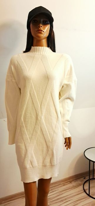 Biały półgolf dłuższy